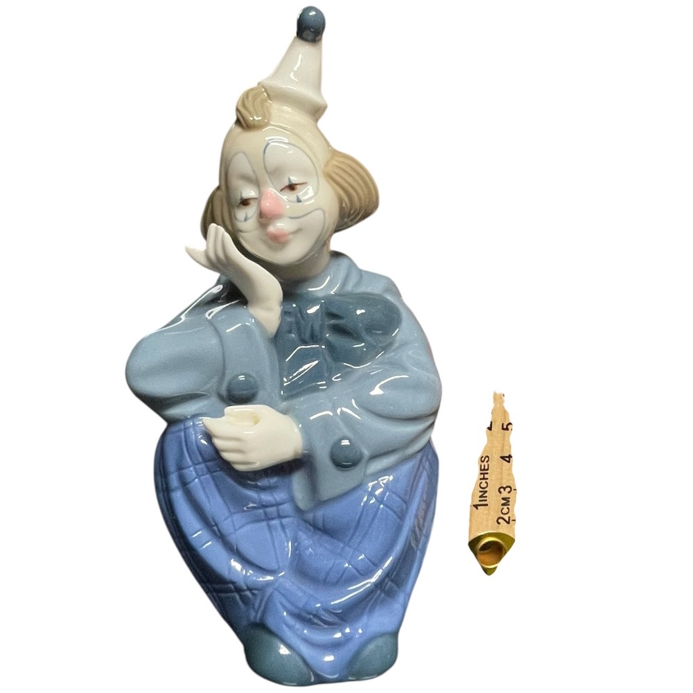 Vintage Porcelana De Cuernavaca Mexico Sitting Thinking Clown Figurine 7"